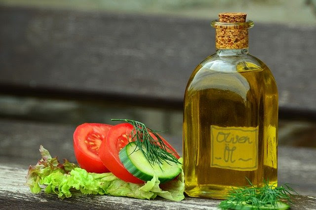 olive oil and tomato image